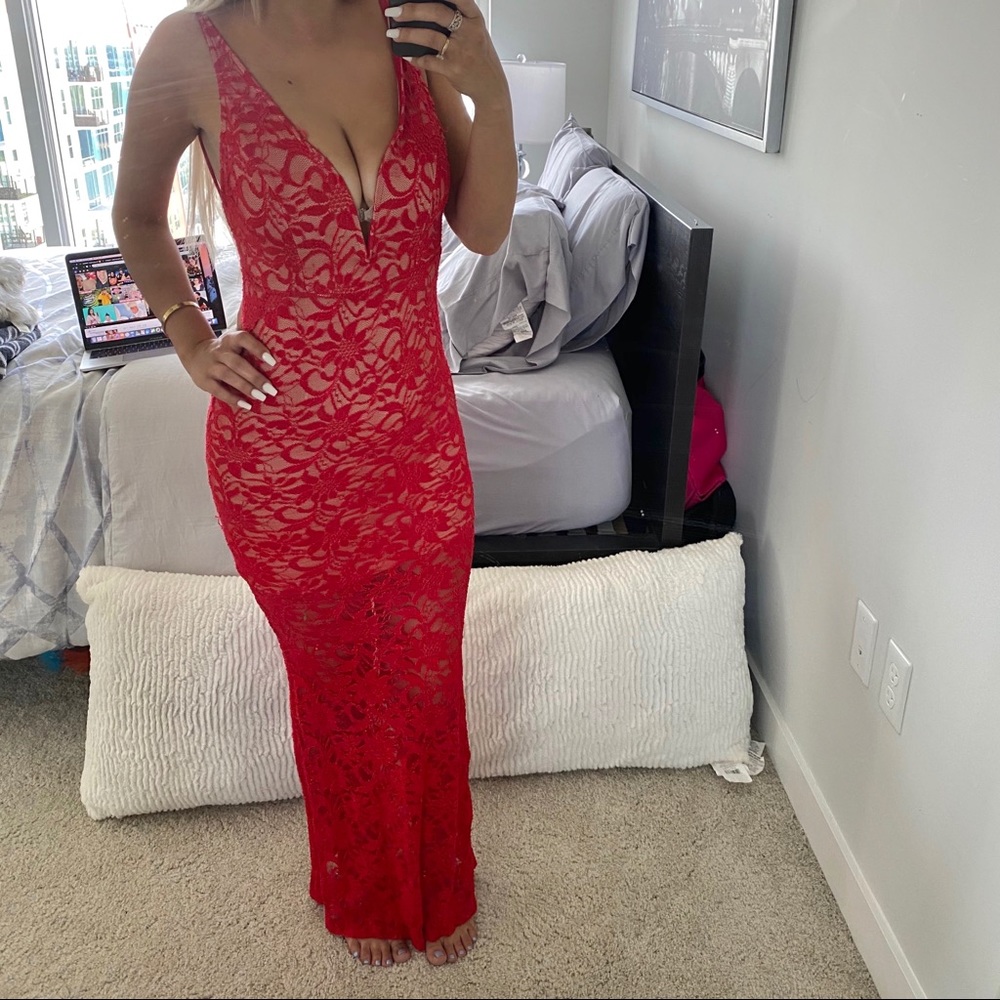 SOLD ❌❌❌ NWOT long red laced dress